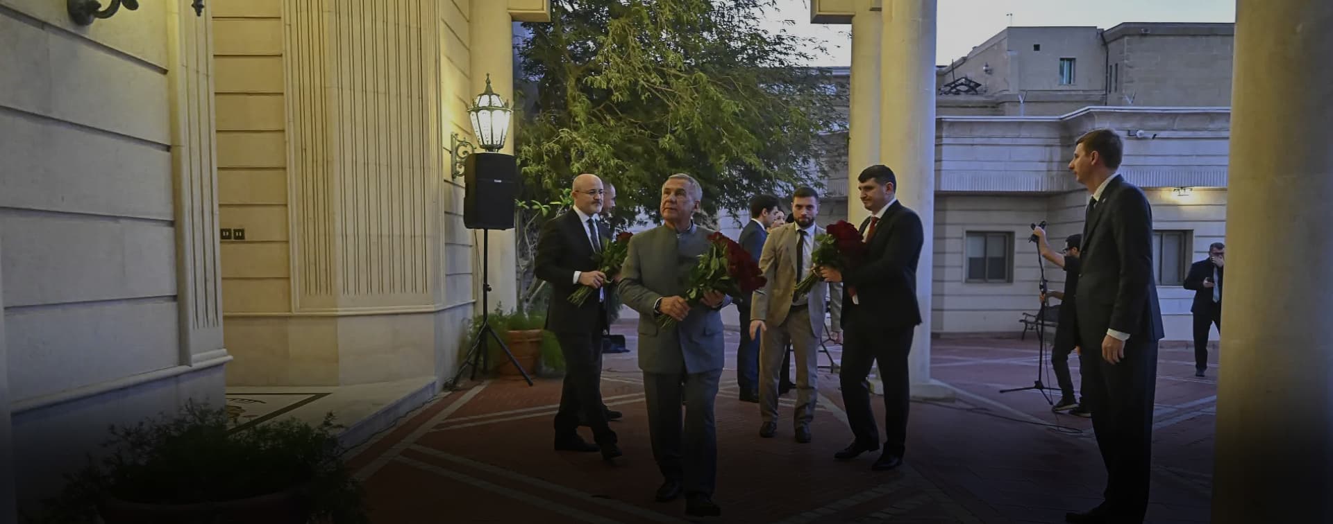 Рустам Минниханов принял участие в открытии памятной доски советскому дипломату Кариму Хакимову в Саудовской Аравии