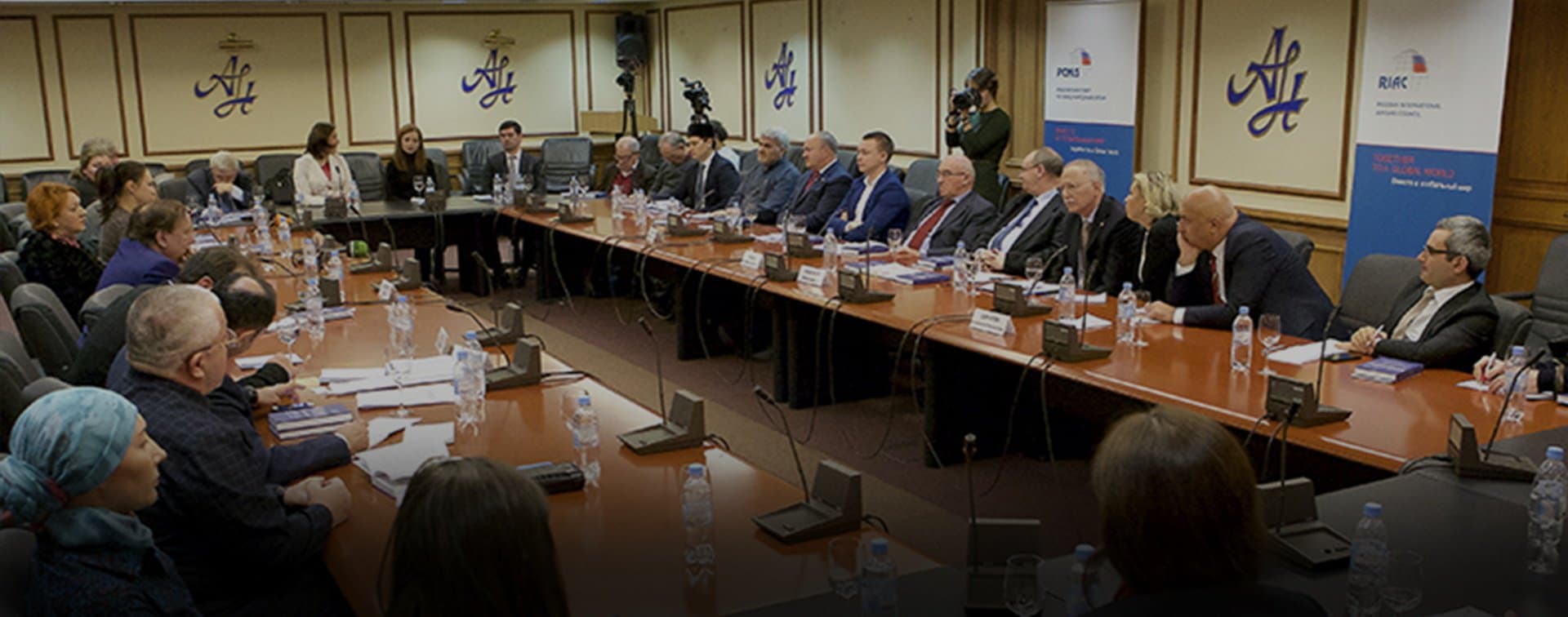 Презентация книги д-ра Экмеледдина Ихсаноглу «Исламофобия: от конфронтации к сотрудничеству: предстоящие задачи» (ФОТО)