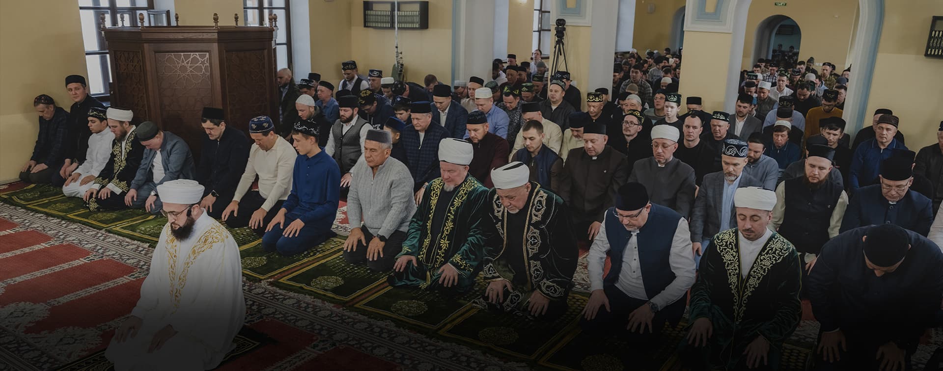 Минниханов принял участие в праздничном намазе по случаю Ураза-байрама