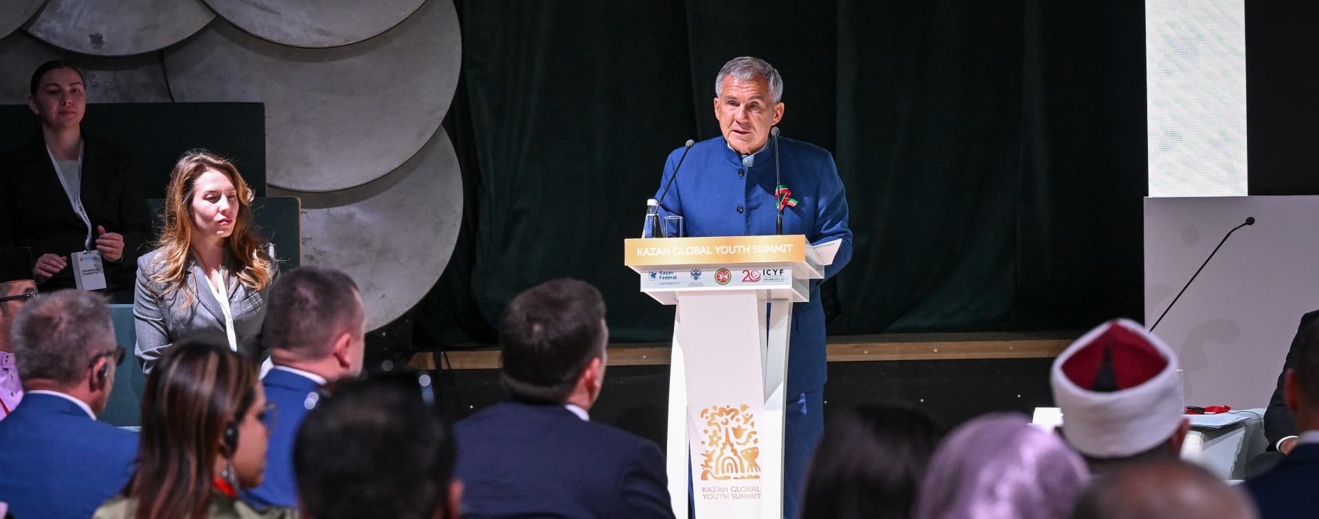 Рустам Минниханов и Валерий Фальков приняли участие в пленарном заседании четвертого Казанского глобального молодежного саммита
