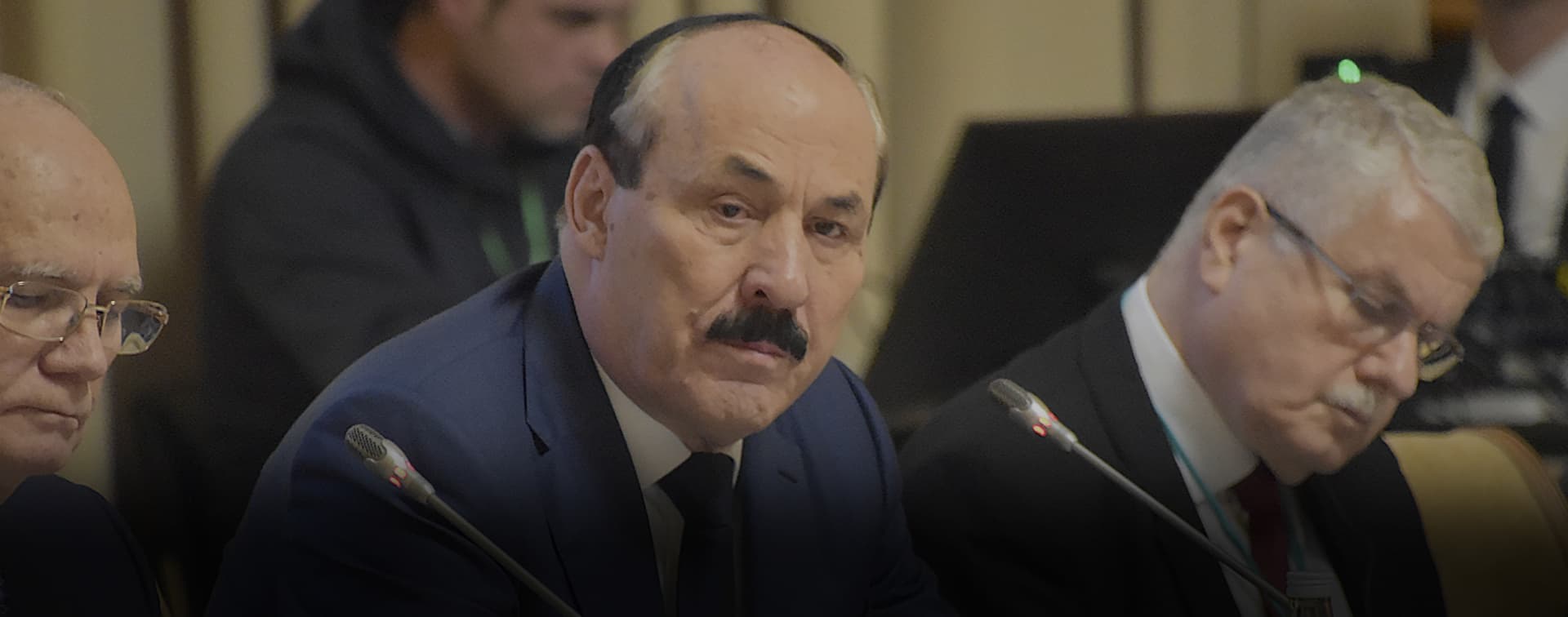 Рамазан Абдулатипов: "Центр российского ислама там, где люди искренне молятся Всевышнему"