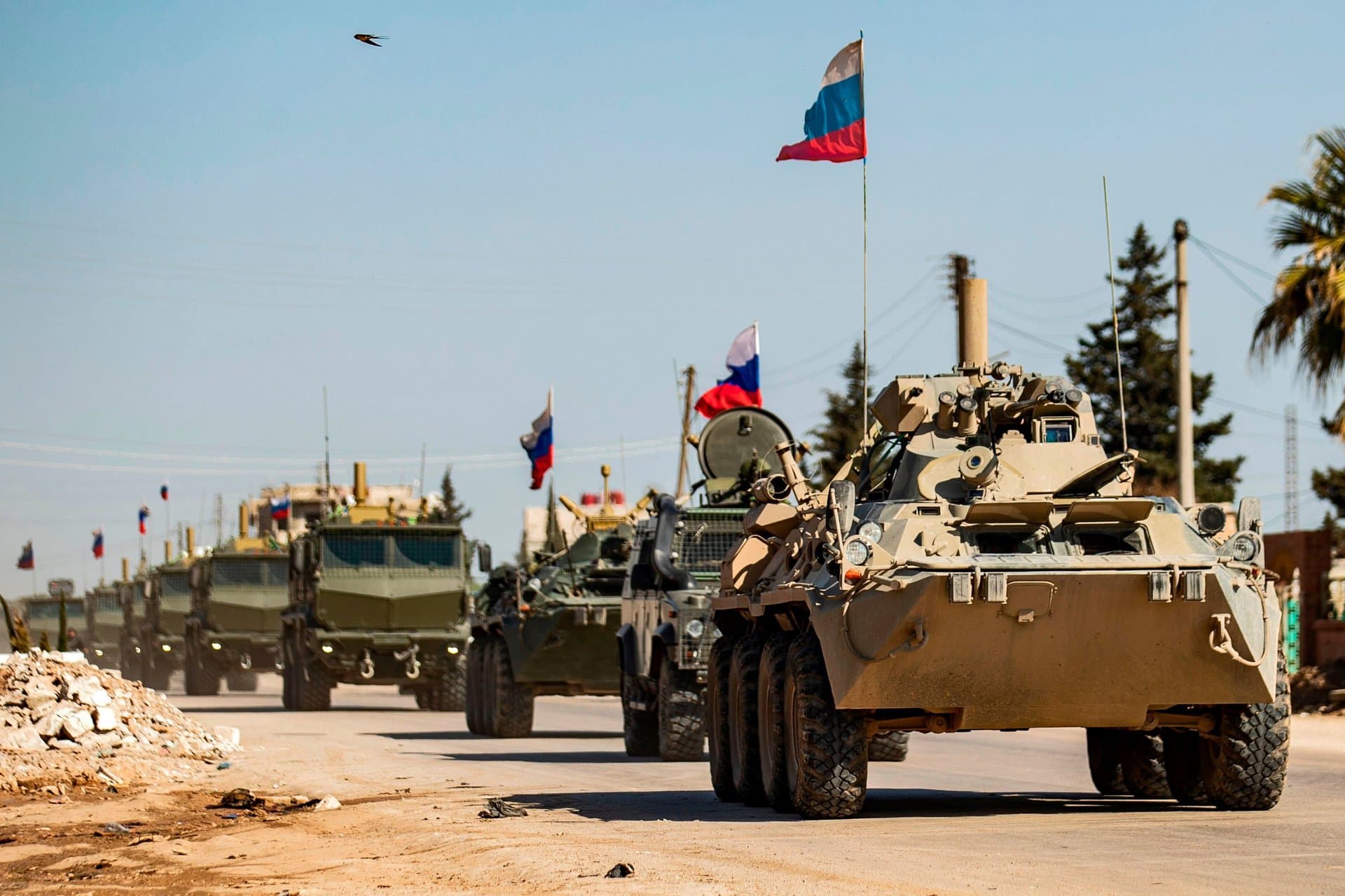 Российский военный советник погиб в результате взрыва на пути автоколонны в Сирии