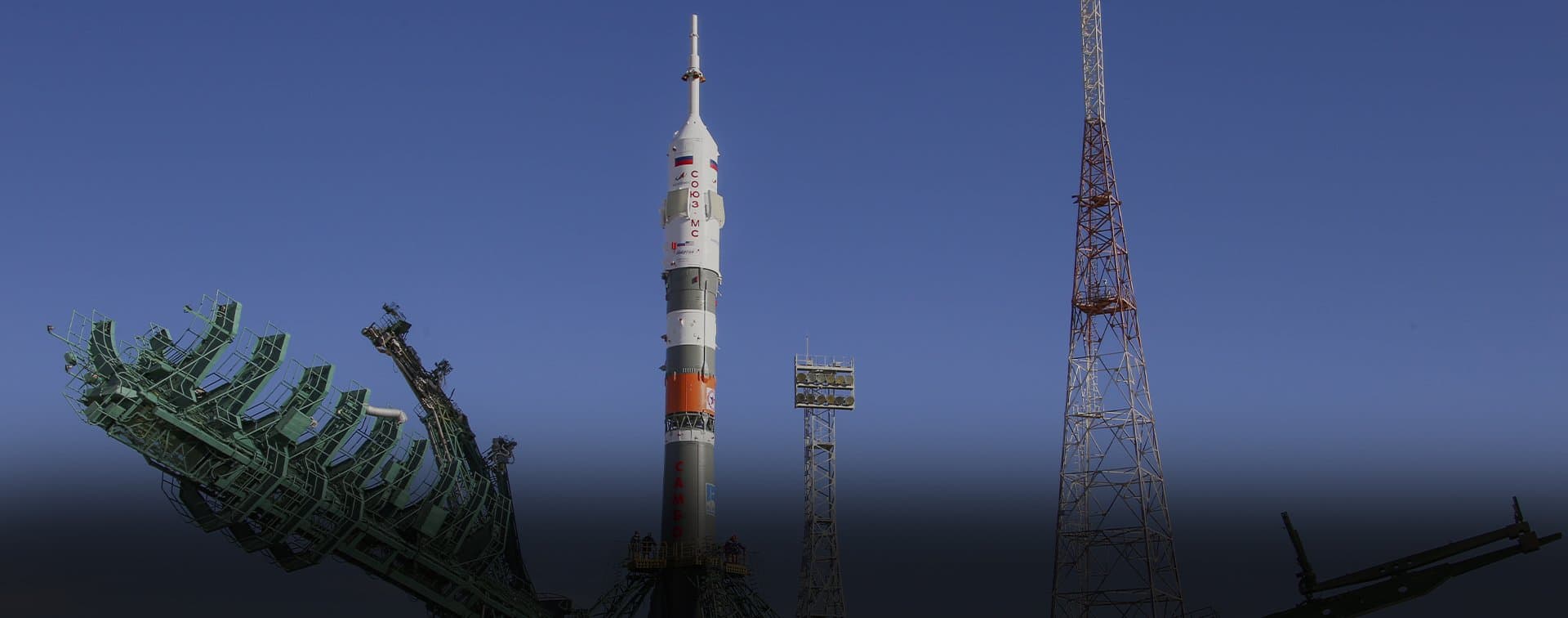 Ракета с летящим по сверхбыстрой схеме пилотируемым кораблем "Союз" стартовала с Байконура