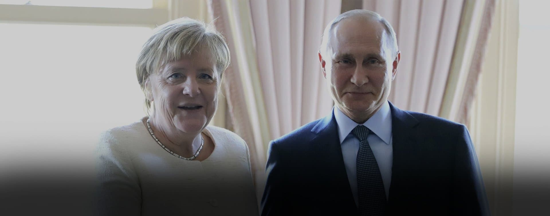 Путин в беседе с Меркель заявил о недопустимости политизации вопросов помощи Сирии
