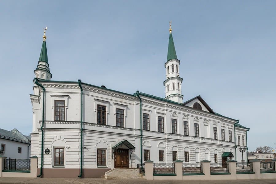 Рустам Минниханов прочитал праздничный намаз в Галиевской мечети Казани