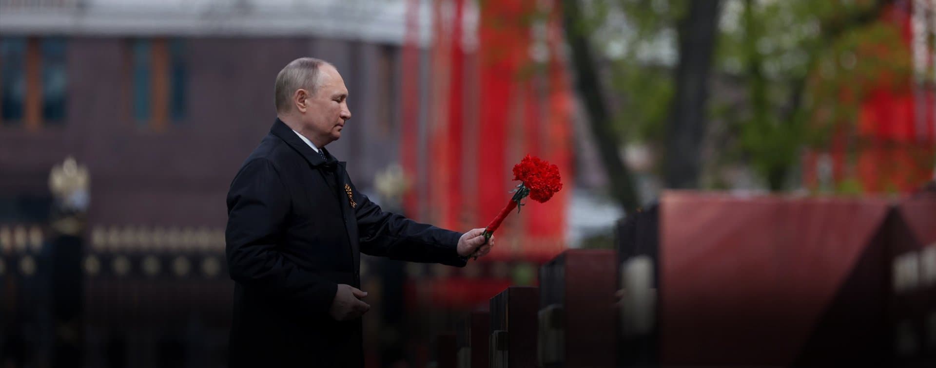 Путин возложил венок к Могиле Неизвестного Солдата