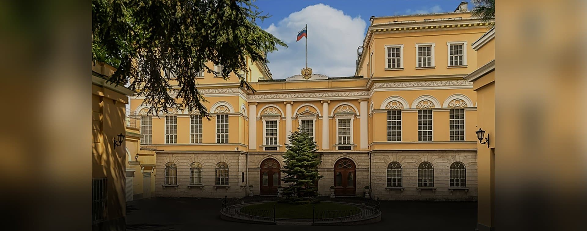 У генконсульства РФ в Стамбуле спокойная обстановка перед консультациями с США