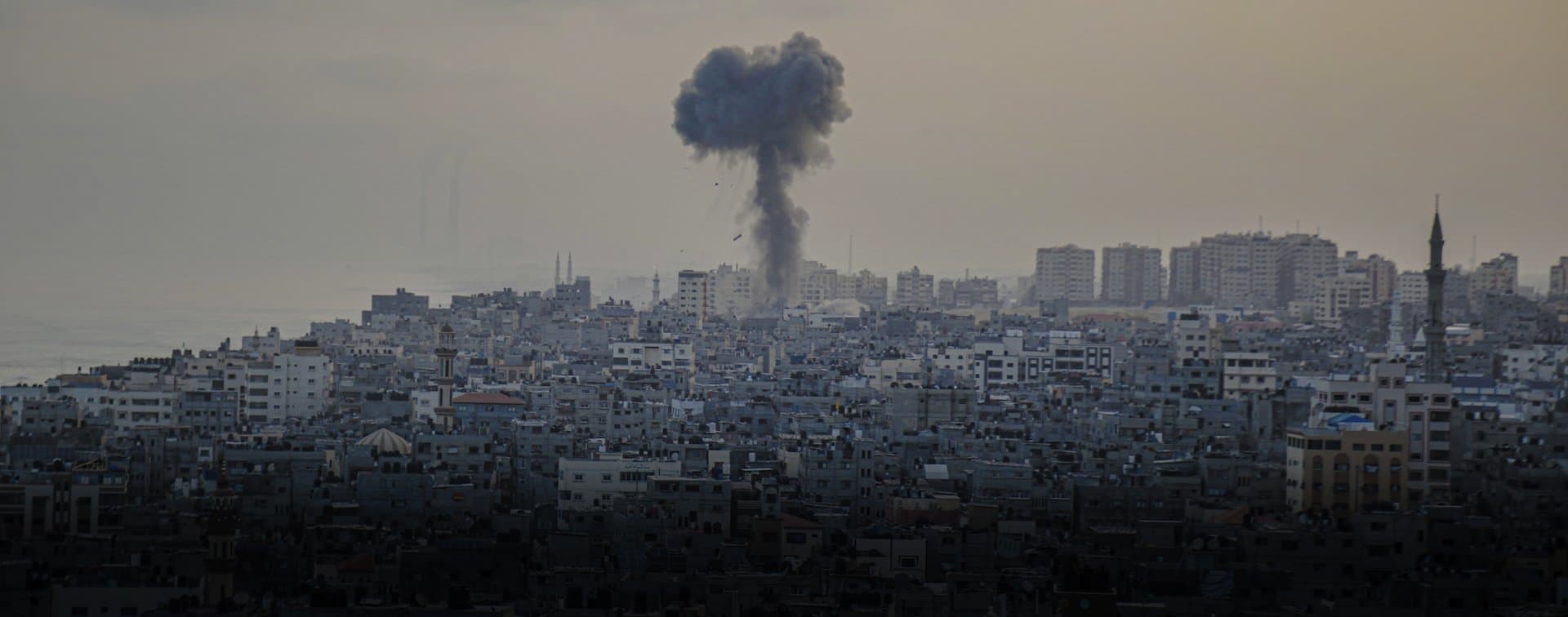 СМИ: Израиль остановил удары по Газе после одобрения прекращения огня