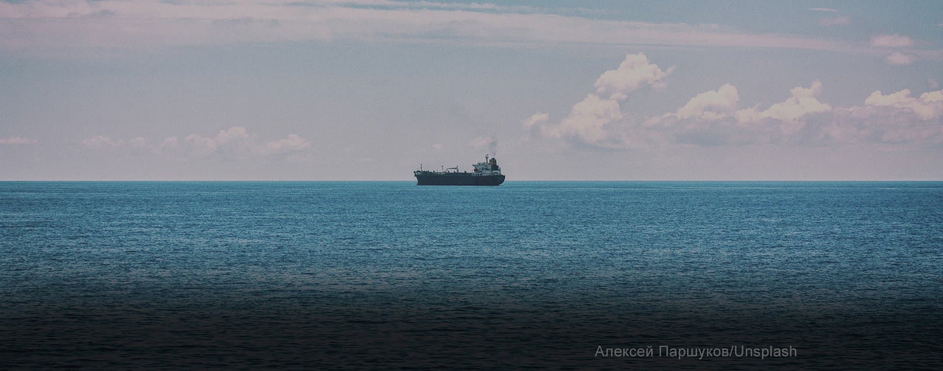 Коалиция во главе с Саудовской Аравией ударила по судам с военными грузами ОАЭ