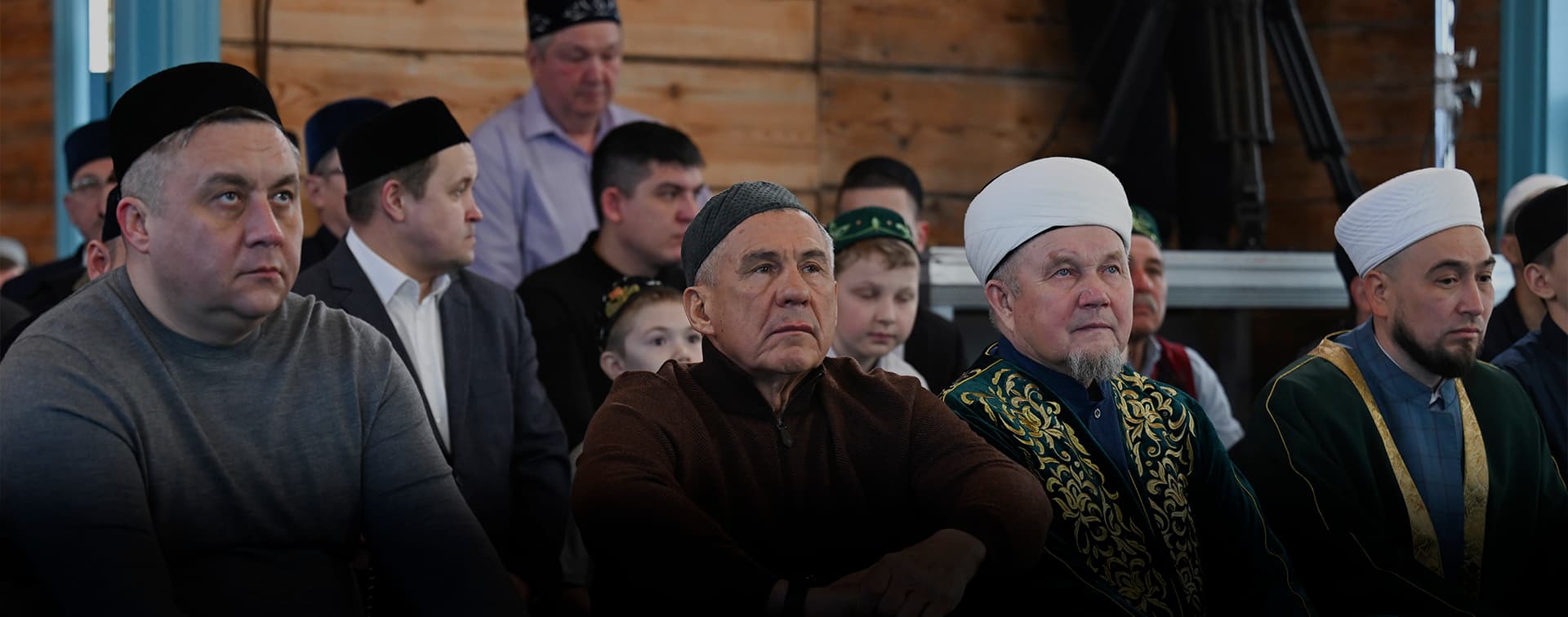 Минниханов встретил Ид-аль-Фитр в отреставрированной мечети начала XX века