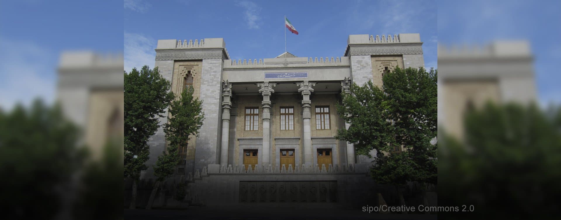 СМИ: Иран изучает переданные через посредников предложения США