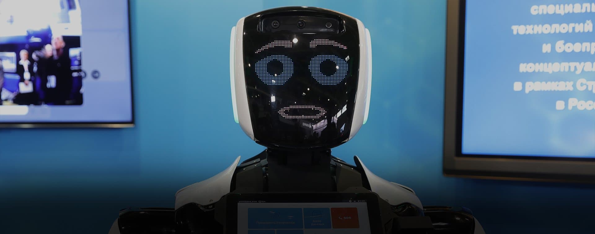 Российский робот Promobot стал сотрудником аэропорта Стамбула