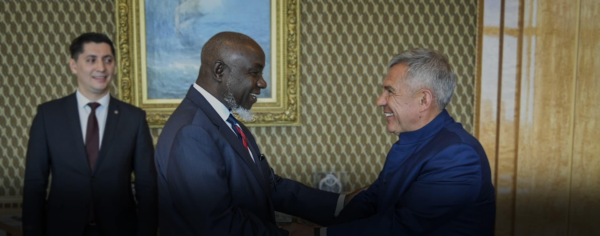 Раис Татарстана встретился с заместителем генерального секретаря ОИС Ахмадом Кавеса Сенгендо