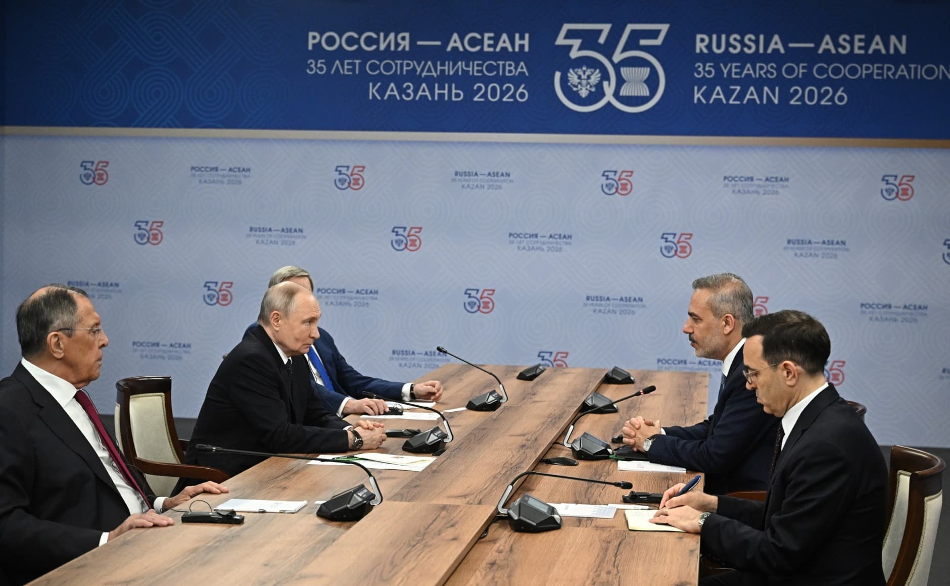 Владимир Путин провёл в Казани переговоры с главой МИД Турции Хаканом Фиданом