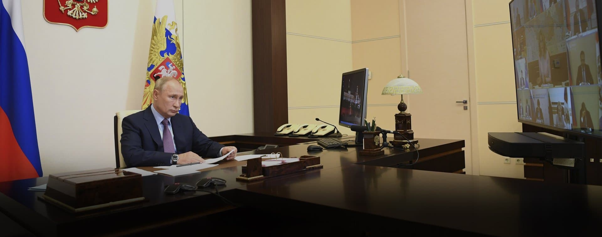 Путин: ситуация с COVID может «качнуться в любую сторону»
