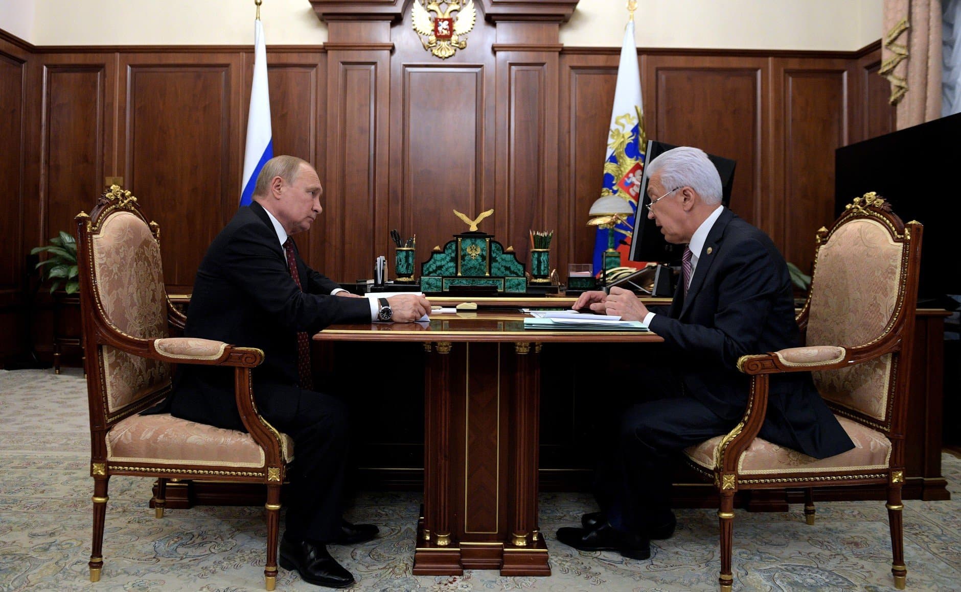 Путин принял отставку Васильева с поста главы Дагестана