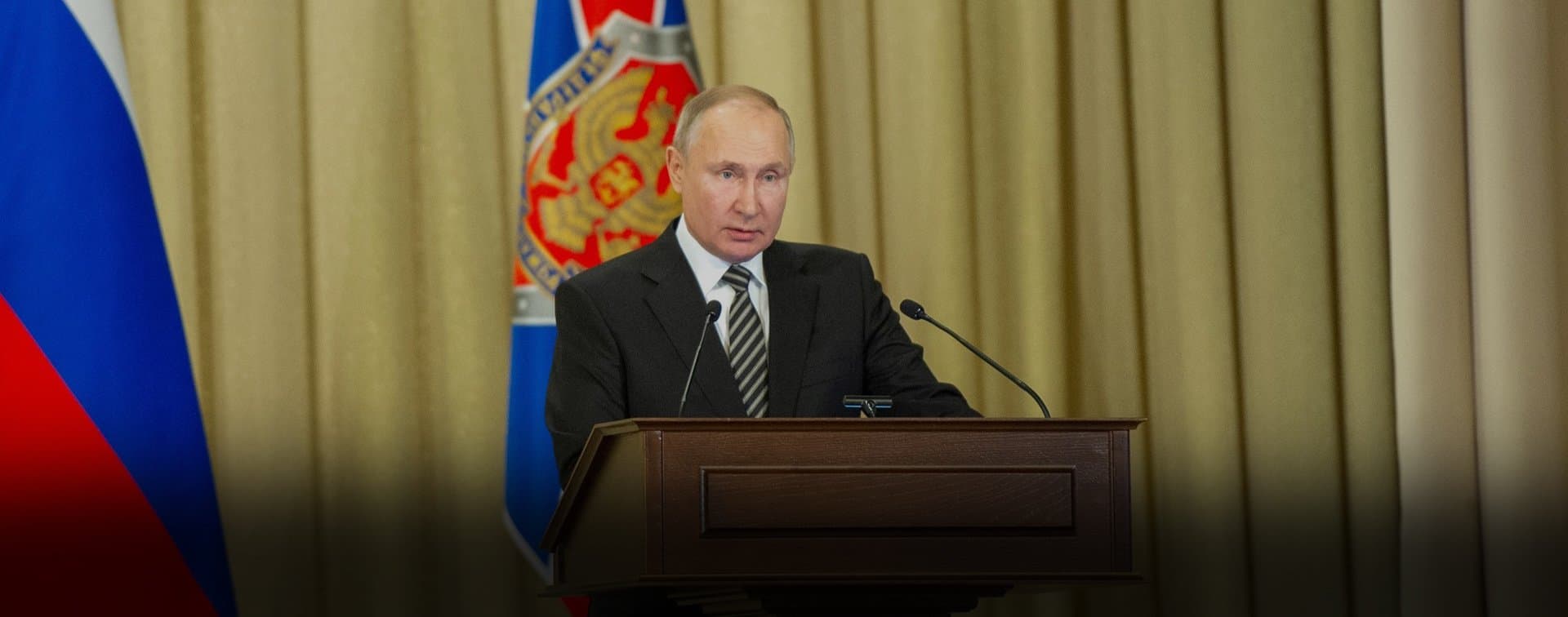 Путин потребовал от ФСБ вскрывать контакты террористов с зарубежными спецслужбами