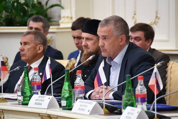 «Упоминать терроризм в контексте одной из мировых религий, считаю верхом цинизма и невежества», — выступление Сергея Аксенова