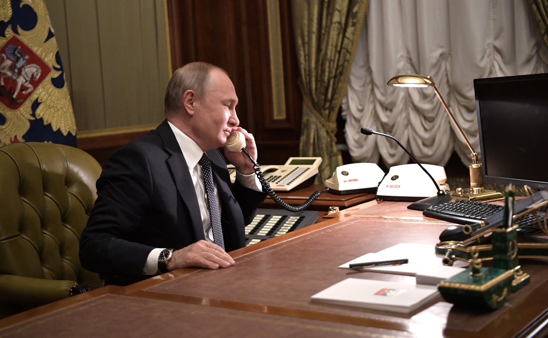 Путин обсудил с премьером Италии ситуацию в Афганистане