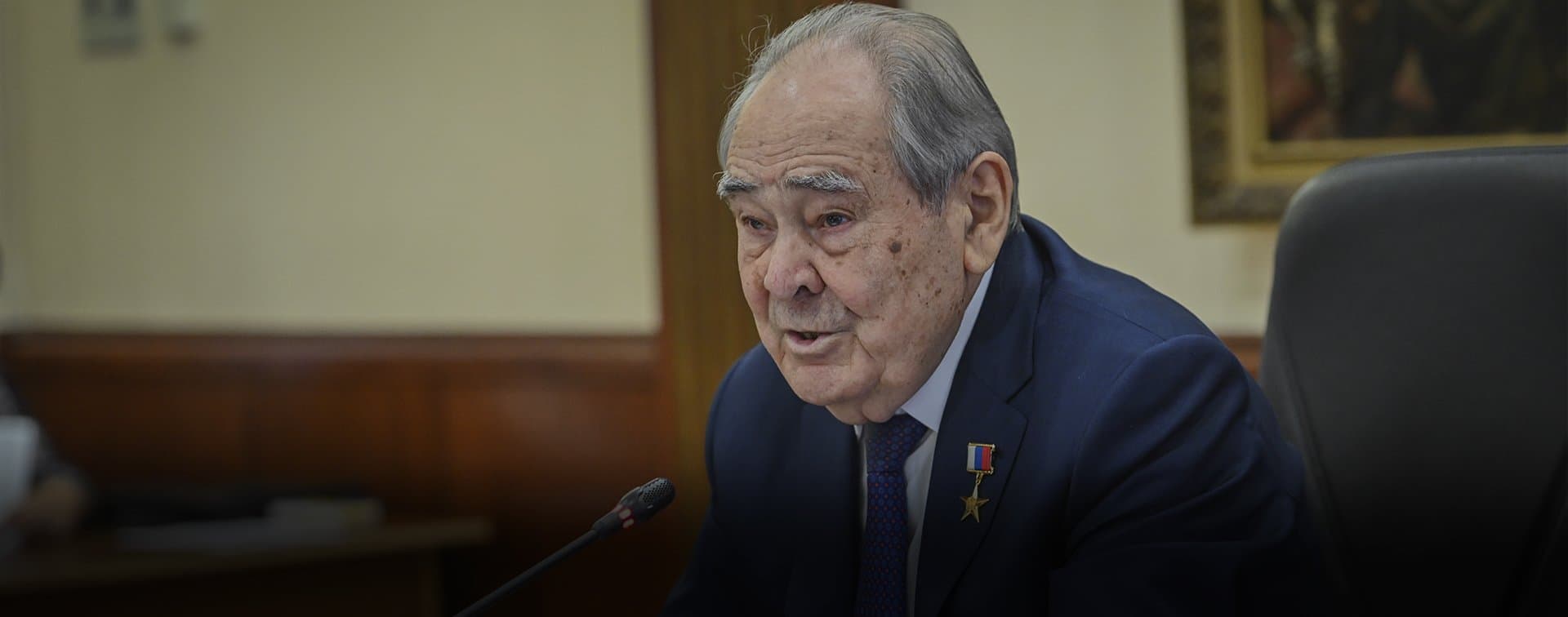 Глава Татарстана поздравил с 85-летием первого президента республики Минтимера Шаймиева