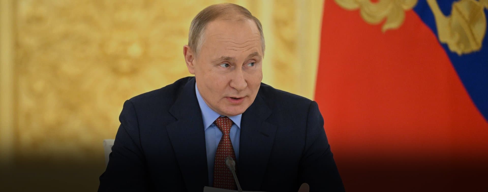 Путин поздравил россиян с Днем защитника Отечества