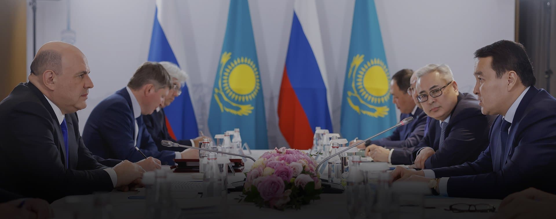 Мишустин указал на приоритетное значение укрепления отношений с Казахстаном для России