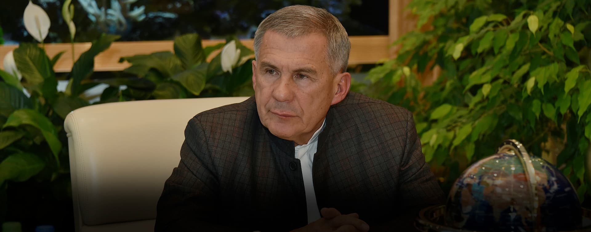 Минниханов дал интервью по случаю 20-летия присоединения России к ОИС в качестве наблюдателя