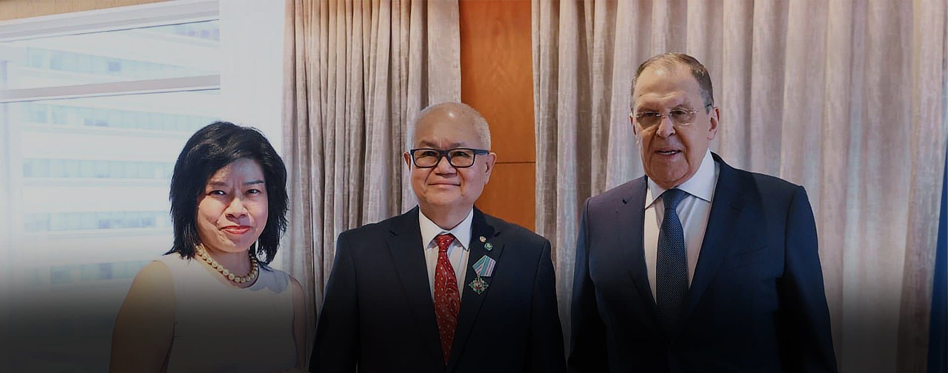 Лавров наградил почетного консула РФ в Малайзии за вклад в укрепление отношений