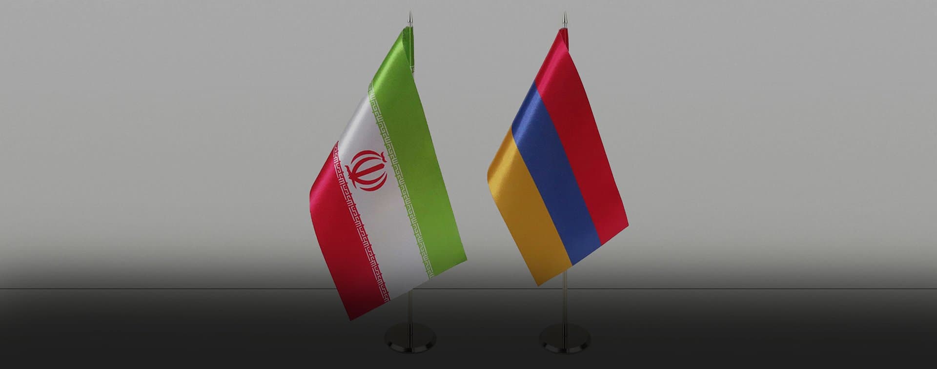 Пашинян и Пезешкиан выразили готовность поддержать региональный формат "3+3"