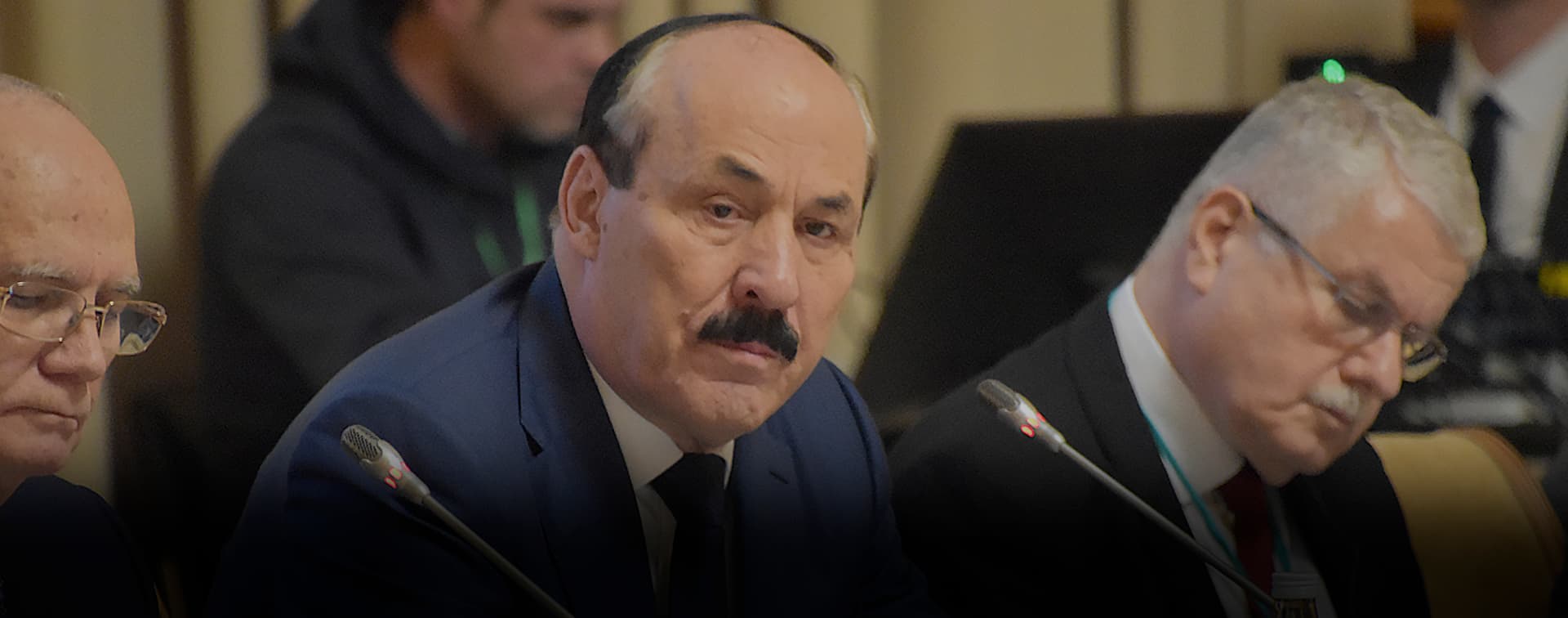 Рамазан Абдулатипов: "Центр российского ислама там, где люди искренне молятся Всевышнему"