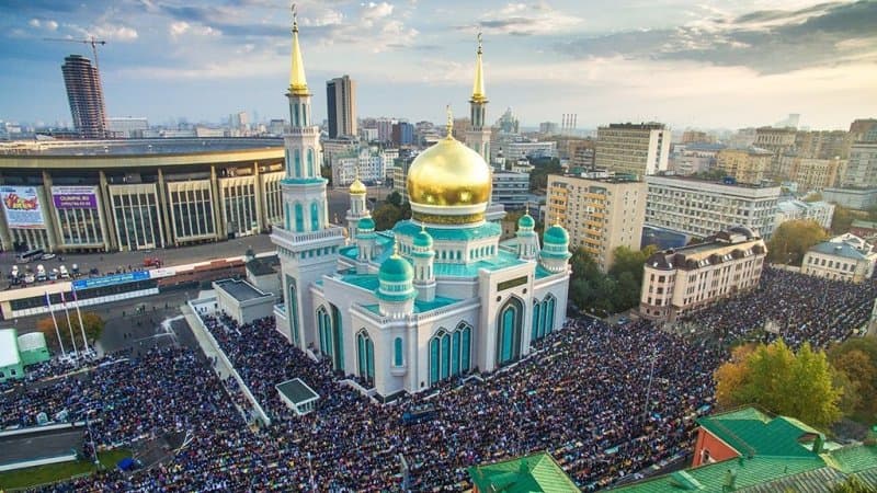 В Московской соборной мечети начали круглосуточно читать Коран
