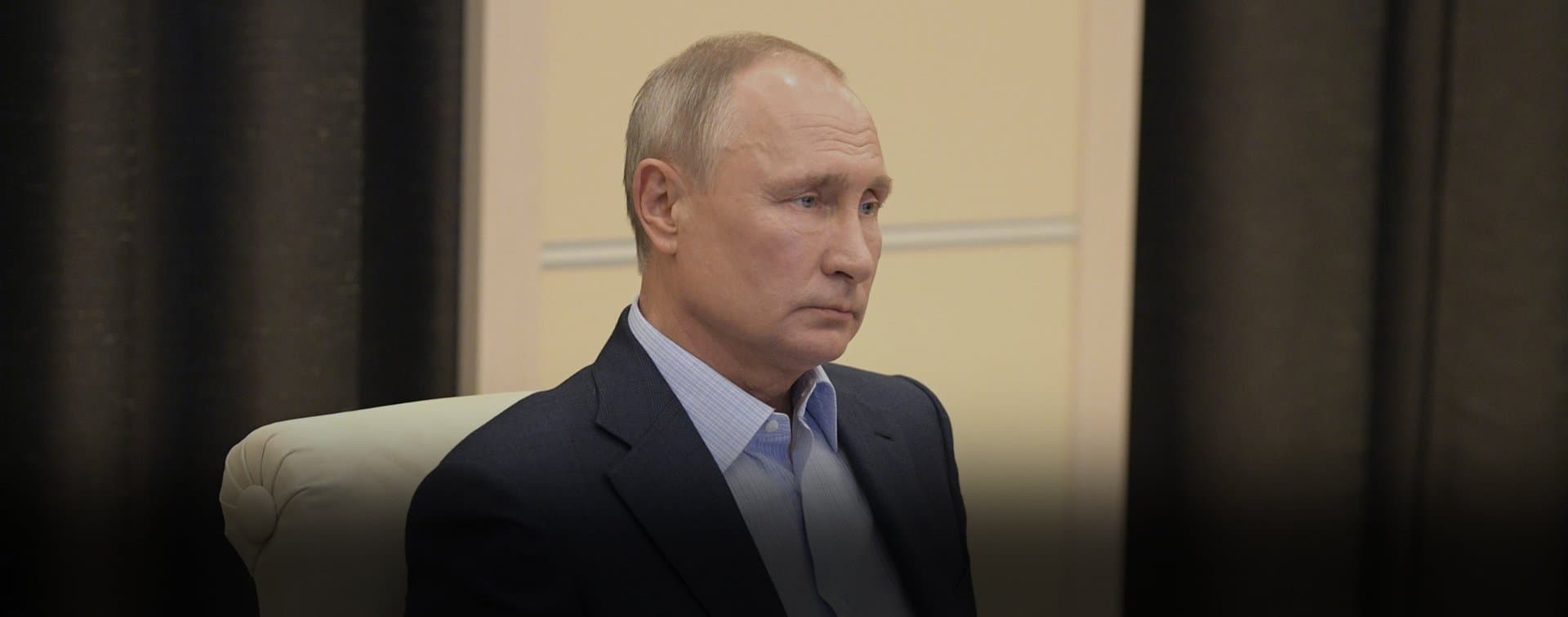 Путин призвал глав регионов не отменять ограничения по коронавирусу раньше времени