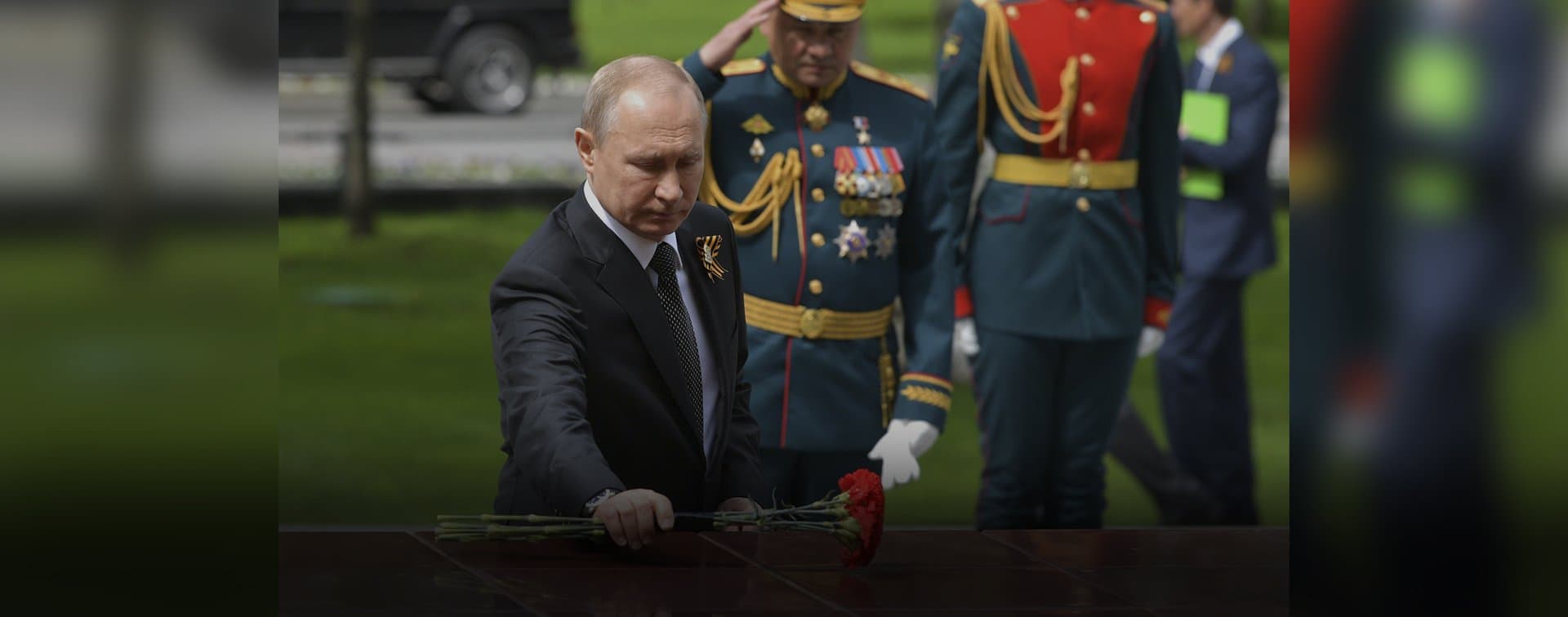 Путин возложил венок к Могиле Неизвестного солдата в День памяти и скорби