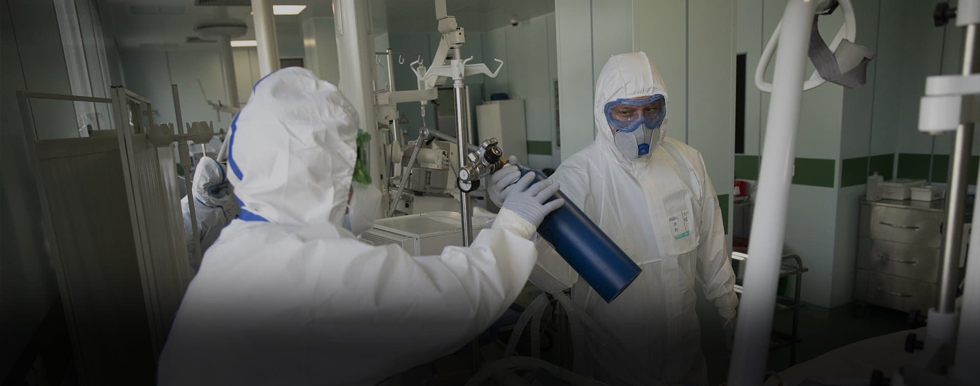 Двоих членов делегации Киргизии госпитализировали с COVID-19