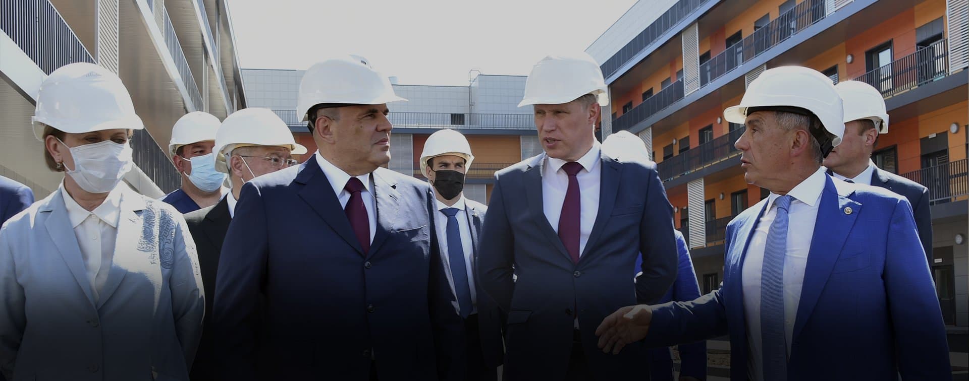 Мишустин посетил строящийся корпус инфекционной больницы в Казани